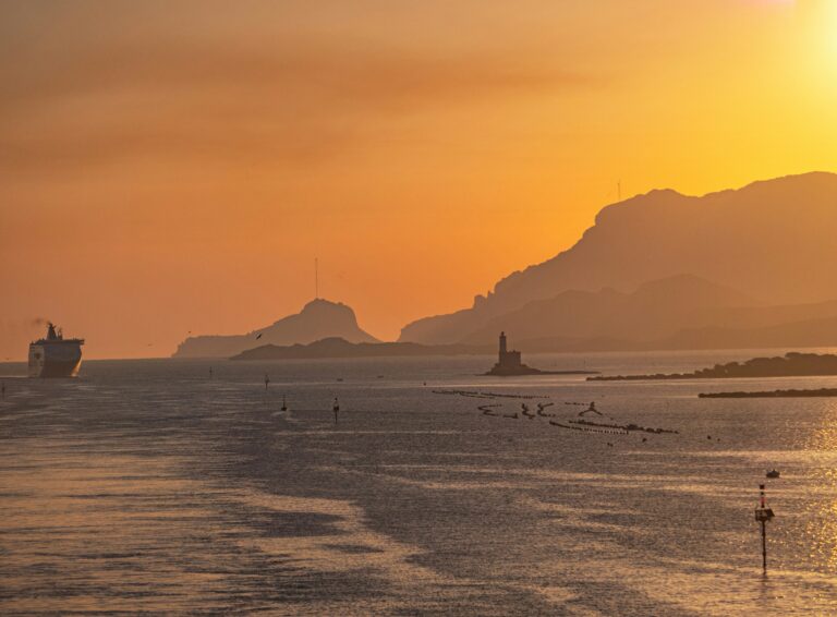 christopher-politano-BDAKUbcVhT0-unsplash (1)