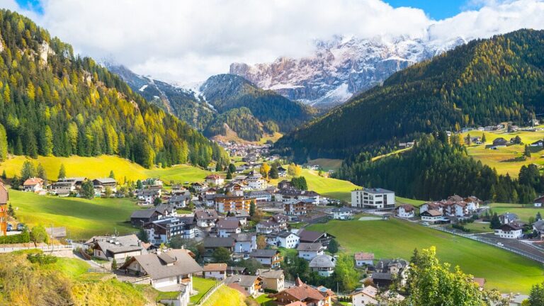 santa_cristina_val_gardena_shutterstock-tablet