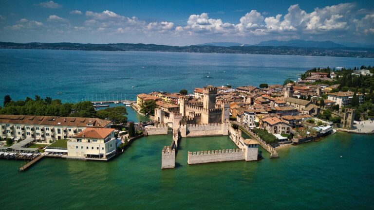 daniel-r-8bZjqNF1M9w-unsplash